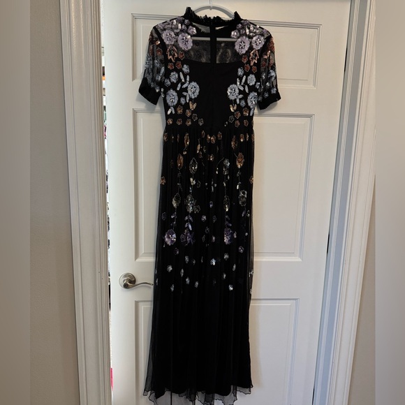 Elegant Black Floral Sequined Formal Dress - Picture 3 of 5
